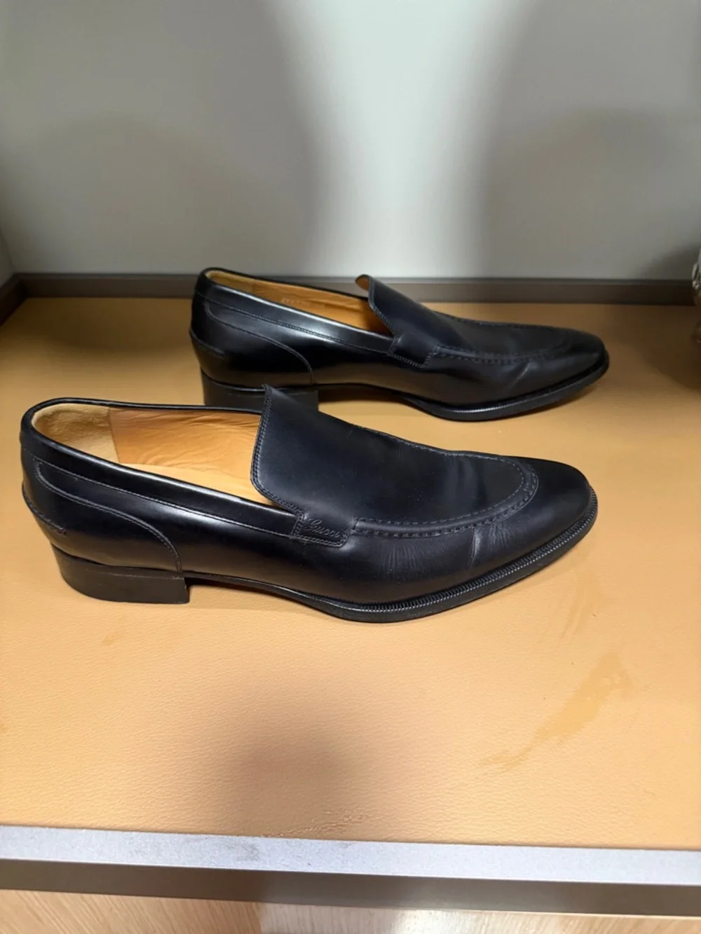 Gucci Black Leather Men’s Slip-On Loafers - Picture 2 of 7